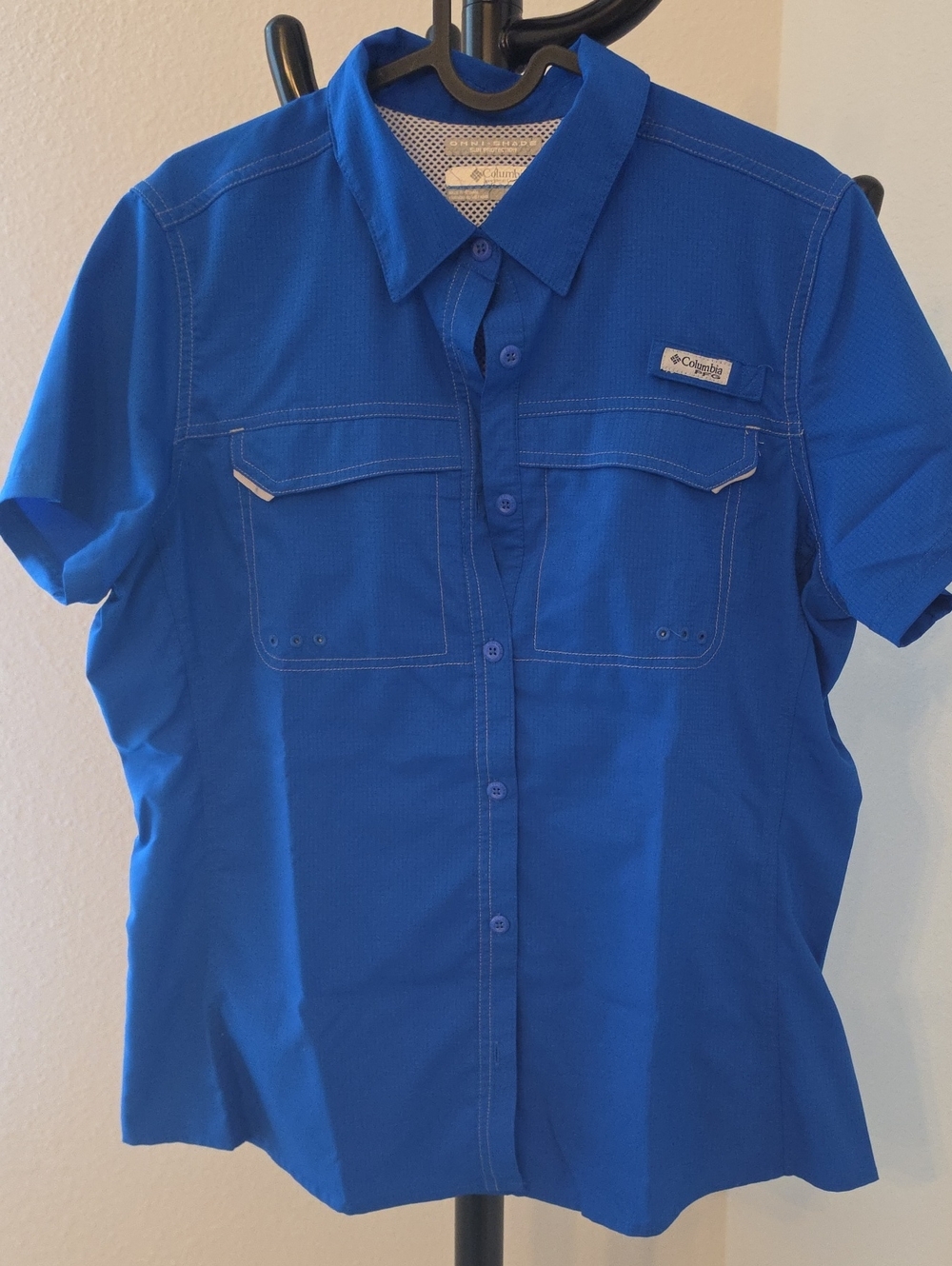 Columbia Women's Bright Blue Short-Sleeve Button-Down Shirt